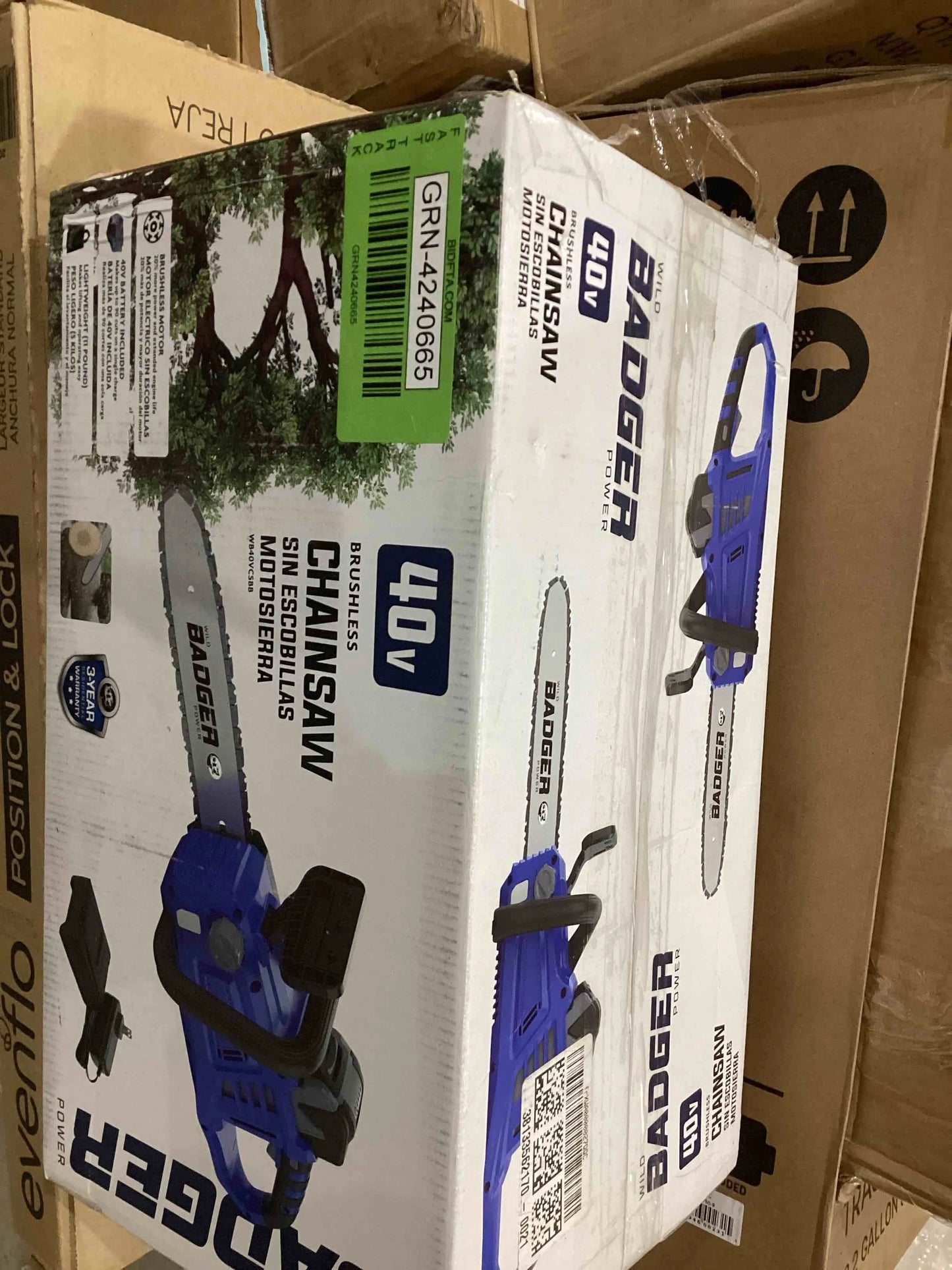 Black, Green Metal, Plastic Electric Chainsaw Cordless 40V 16" Brushless, 4.0 Ah Battery and Charger, Smart Cut technology, Efficient cutting, Safe and Reliable, Great for Tree Felling, Storm Clean-Up, Pruning, Good Condition condition - View 2