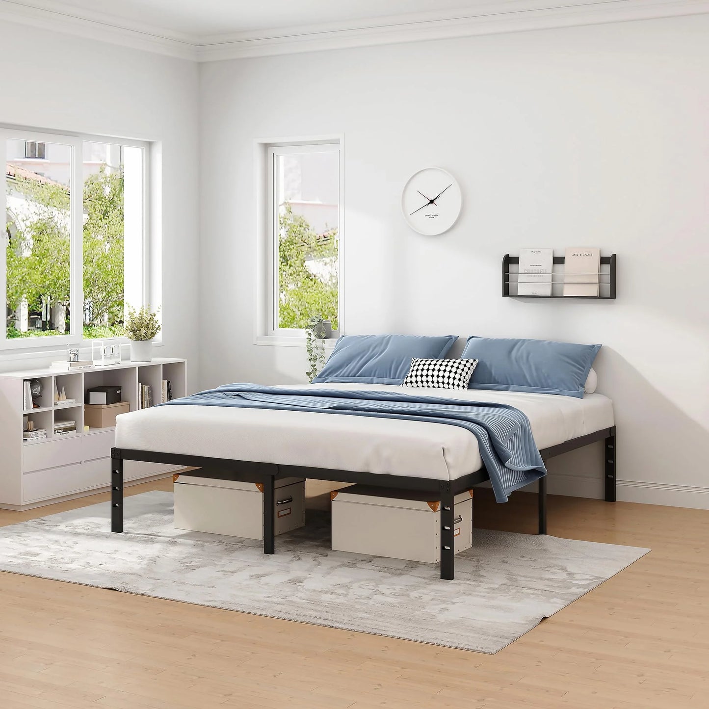Black Metal Metal Bed Frame, King Size with Storage Space, Good Condition condition - View 5