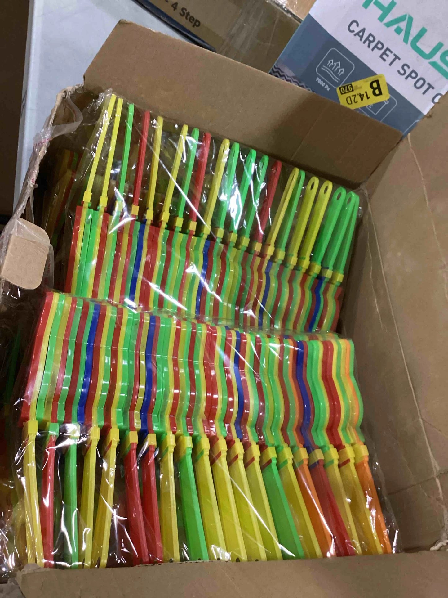 Assorted Plastic Sratte 80 Pcs 7.5 Inch Hand Clappers Noisemakers Bulk Clappers Noisemakers Party Favors Mini Hand Soundboard Plastic Noise Makers for Sporting Events Fiesta Birthday Game Rewards Cheers Supplies, Good Condition condition - View 2