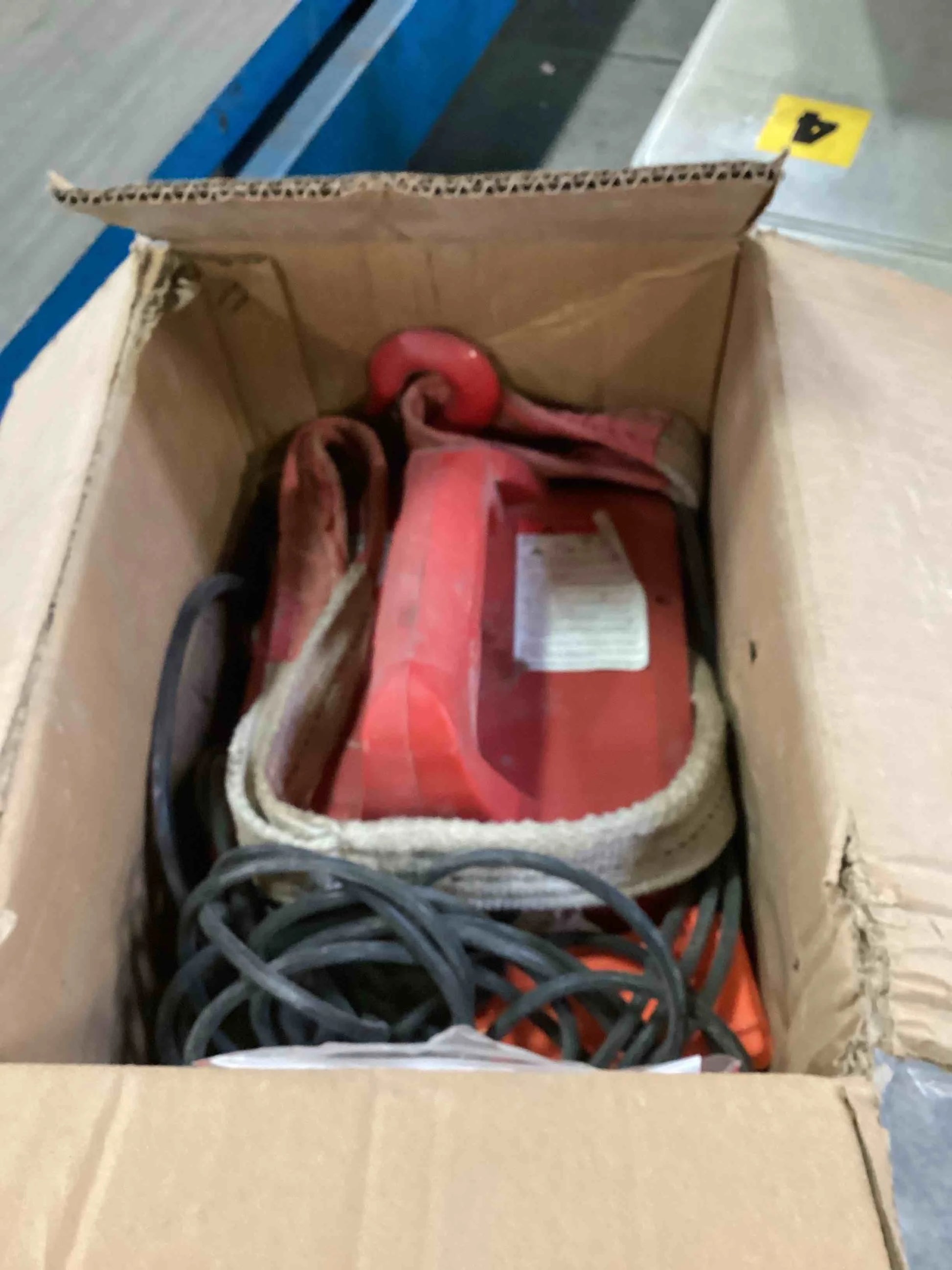 VIVOHOME 3-in-1 Electric Hoist - View 2